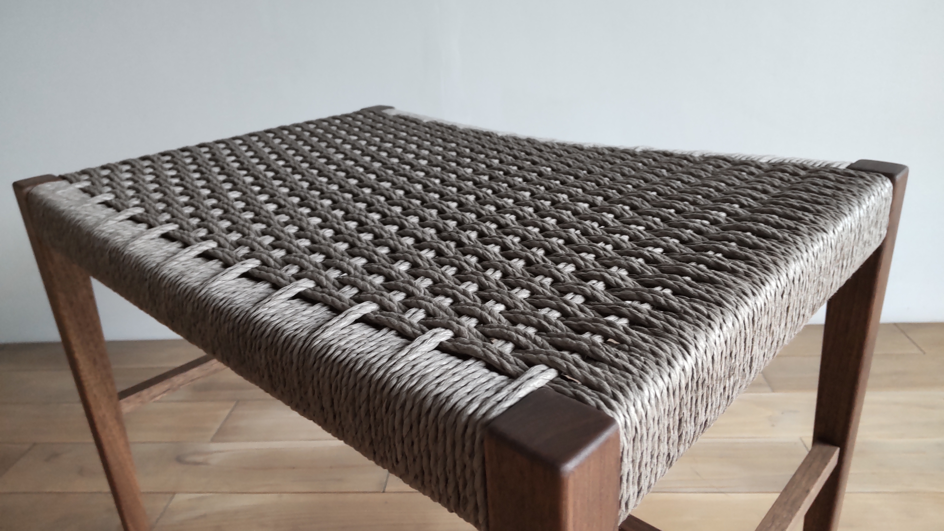 ペーパーコードスツール　天然木　ウォールナット ペーパーコードのスツール大 ウォールナット無垢材 椅子