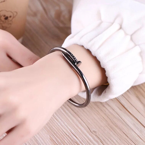 シンプルなデザイン ネジブレスレット ブレスレット つばさ1990 通販