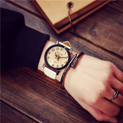 ❤️今期大注目！！プレゼント最適 ❤️ 男女兼用 シンプルな腕時計 2枚目の画像