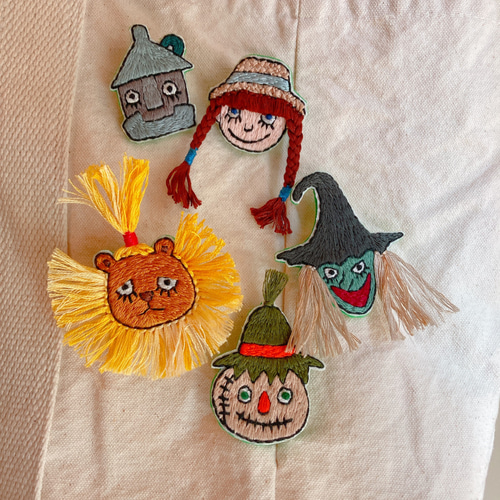 OZ オズの魔法使い 西の魔女 悪い魔女 童話 おとぎ話 ブローチ 刺繍 手