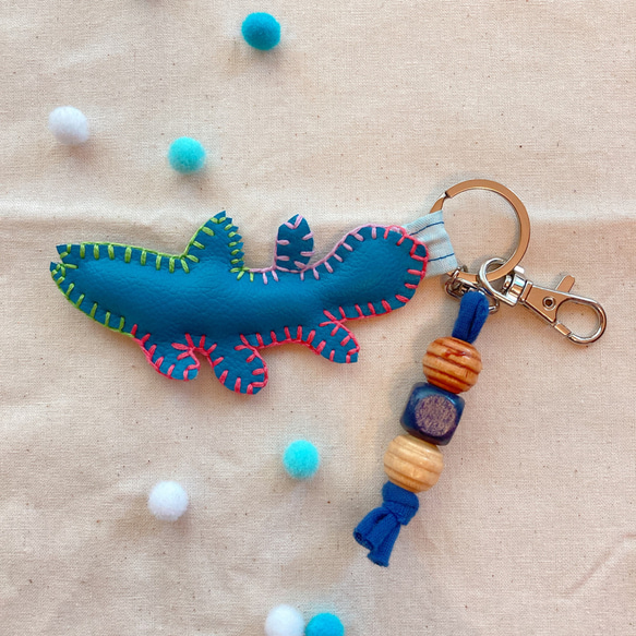 魚型キーホルダー グレーと青 fb8e1404c59aa14275bbf4a96dc10a