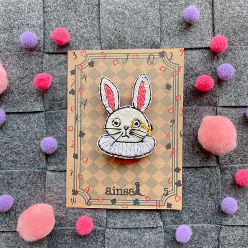 ハンドメイド　刺繍　ブローチ　メルヘンうさぎ ハンドメイド刺繍ブローチメルヘンうさぎ
