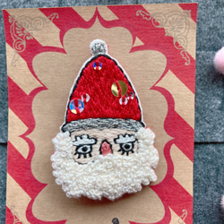 サンタクロース クリスマス ブローチ おとぎ話 刺繍 手刺繍 フエルト キャラクター 2枚目の画像
