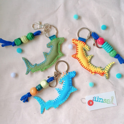 ハンマーヘッドシャーク シュモクザメ サメ 深海 魚 フェイクレザー イエロー キーリング キーホルダー 刺繍 6枚目の画像