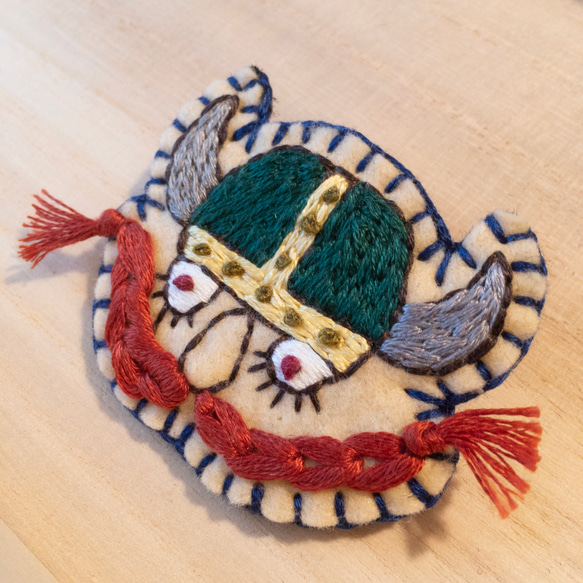 バイキング viking ヴァイキング 海賊 ヒゲ 茶ひげ 北欧 ブローチ 刺繍 手刺繍 フエルト 5枚目の画像