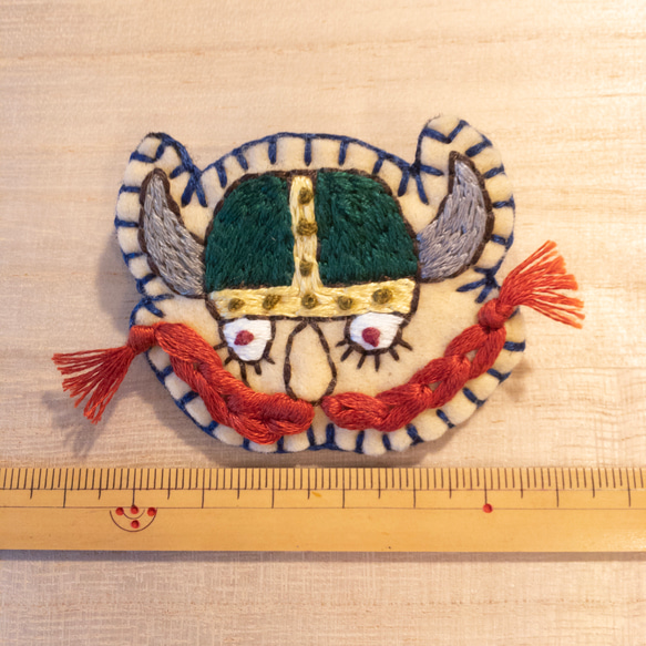 バイキング viking ヴァイキング 海賊 ヒゲ 茶ひげ 北欧 ブローチ 刺繍 手刺繍 フエルト 7枚目の画像