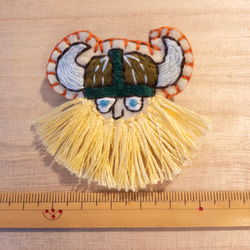 バイキング viking ヴァイキング 海賊 ヒゲ グレー 北欧 ブローチ 刺繍 手刺繍 フエルト 6枚目の画像