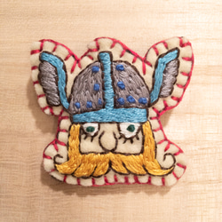 バイキング viking ヴァイキング 海賊 ヒゲ 金髪 北欧 ブローチ 刺繍 手刺繍 フエルト 3枚目の画像