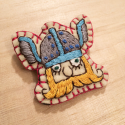 バイキング viking ヴァイキング 海賊 ヒゲ 金髪 北欧 ブローチ 刺繍 手刺繍 フエルト 4枚目の画像