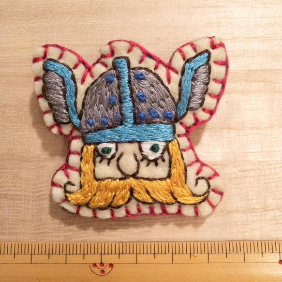 バイキング viking ヴァイキング 海賊 ヒゲ 金髪 北欧 ブローチ 刺繍 手刺繍 フエルト 6枚目の画像
