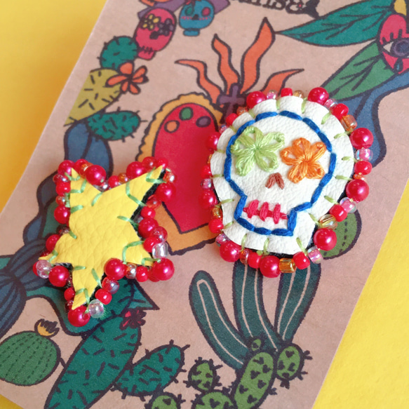 メキシカンスカル×スター ガイコツ 星 クリーム＆イエロー カラフル フェイクレザー ピアス 刺繍 ビーズ 3枚目の画像