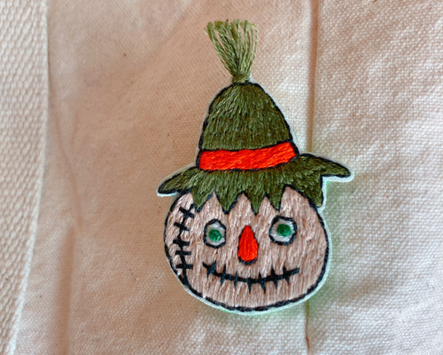 OZ オズの魔法使い カカシ 童話 おとぎ話 ブローチ 刺繍 手刺繍