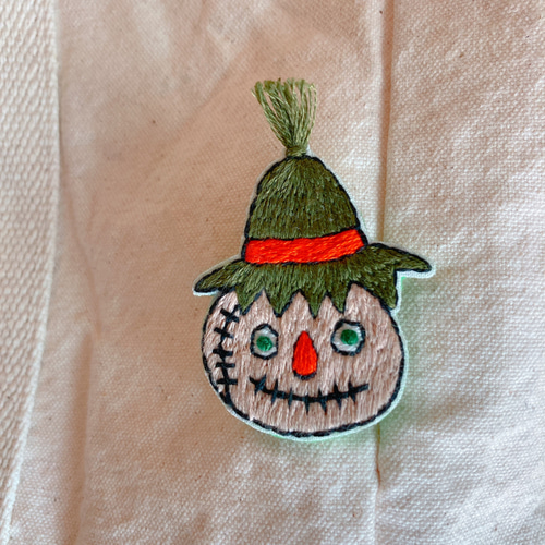 OZ オズの魔法使い カカシ 童話 おとぎ話 ブローチ 刺繍 手刺繍