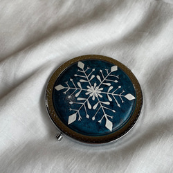 〈雪の結晶ターコイズ〉手描き陶器手鏡 1枚目の画像