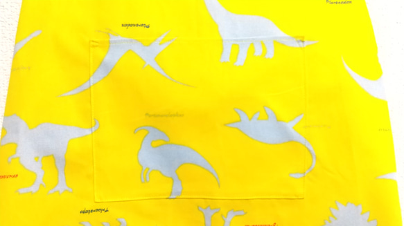 恐竜H（クロムイエロー）90～160cm  子供用エプロン【首回り・腰回りの紐選択可】 4枚目の画像