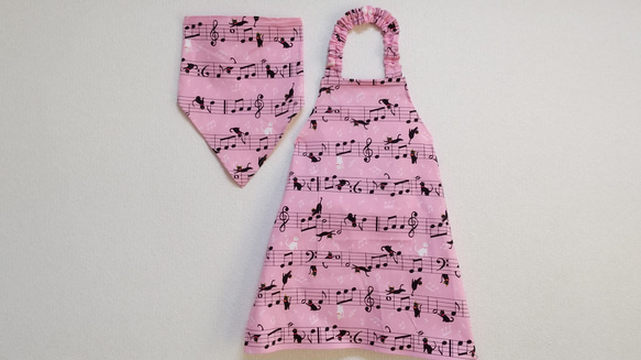 ☆特価☆ 110cm 猫＆楽譜（ピンク）ゴム紐 子供用エプロン・三角巾セット 1枚目の画像