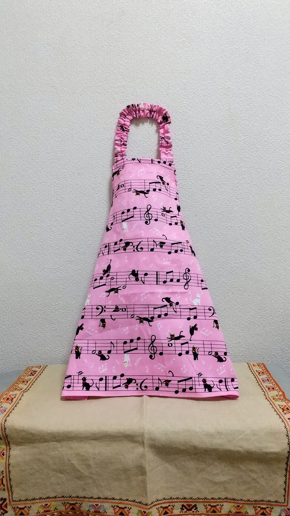 ☆特価☆ 110cm 猫＆楽譜（ピンク）ゴム紐 子供用エプロン・三角巾セット 3枚目の画像