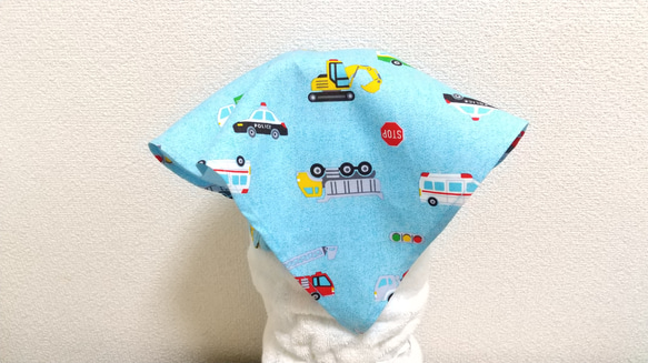 働く車C（水色）子供用三角巾　ゴム紐付 1枚目の画像