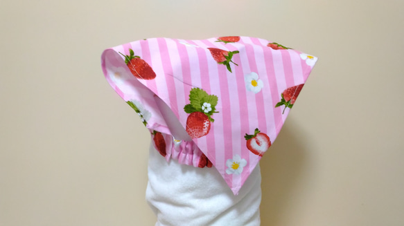 子供用三角巾　ゴム紐付　ストロベリー（ピンク） 2枚目の画像