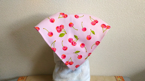 子供用三角巾　ゴム紐付　さくらんぼ（ピンク） 1枚目の画像