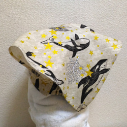 シャチ（ベージュ）子供用三角巾　ゴム紐付 2枚目の画像
