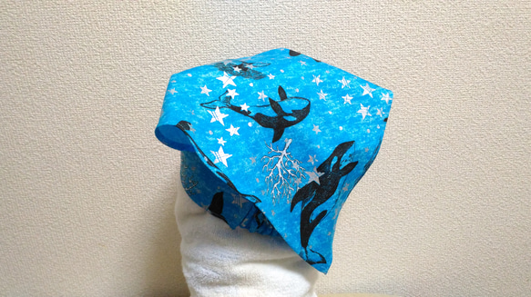 シャチ（アクアブルー）子供用三角巾　ゴム紐付 2枚目の画像