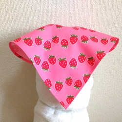 いちご（ピンク）子供用三角巾　ゴム紐付 1枚目の画像