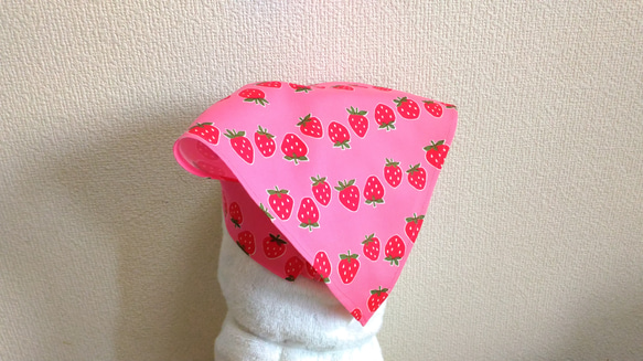 いちご（ピンク）子供用三角巾　ゴム紐付 2枚目の画像
