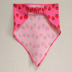 いちご（ピンク）子供用三角巾　ゴム紐付 4枚目の画像