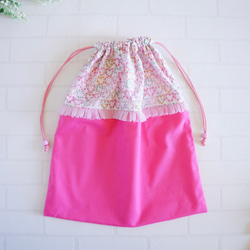 【L 40×35】リバティメイジー＆チュールレースの巾着袋・濃ピンク・縦40cm×横35cm・かわいい・ナップサック 2枚目の画像