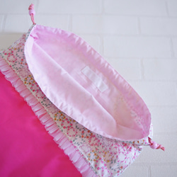 【L 40×35】リバティメイジー＆チュールレースの巾着袋・濃ピンク・縦40cm×横35cm・かわいい・ナップサック 4枚目の画像