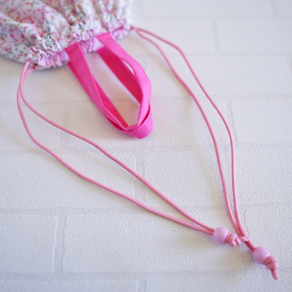 【L 40×35 持ち手あり】リバティメイジー＆チュールレースの巾着袋・濃ピンク・縦40cm×横35cm・ナップサック 5枚目の画像