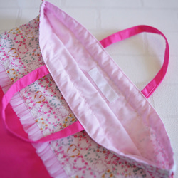 【L 40×35 持ち手あり】リバティメイジー＆チュールレースの巾着袋・濃ピンク・縦40cm×横35cm・ナップサック 6枚目の画像