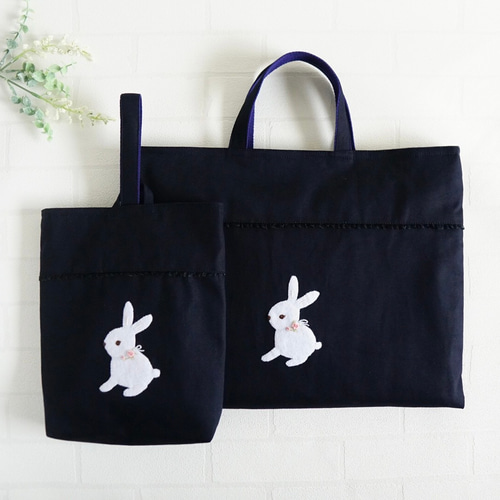 30×40】花うさぎ刺繍＜紺色＞レッスンバッグ・女の子・幼稚園・お稽古