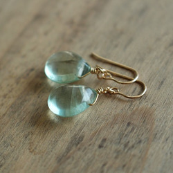 tama◆天使の羽カービング✧バイカラーフローライト アシンメトリーピアス tama様専用◇天使の羽カービング✧バイカラーフローライト