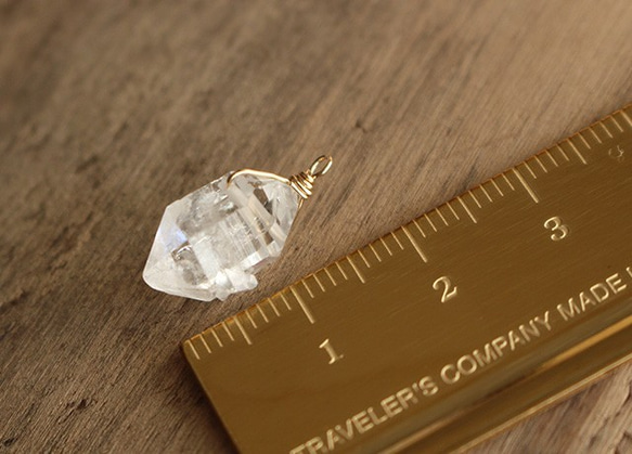 大粒ハーキマーダイアモンドの原石ピアス（K14GF） 4枚目の画像