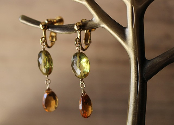 綠色琥珀色和白蘭地黃水晶耳環（黃銅和螺絲釘） 第2張的照片