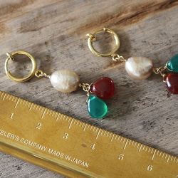 紅瑪瑙和綠瑪瑙耳環（黃銅/箍形） 第4張的照片