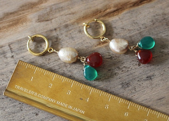 紅瑪瑙和綠瑪瑙耳環（黃銅/箍形） 第4張的照片