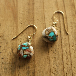 オイスターコッパーターコイズ＜マロンカット・AAA＞のピアス（K14GF） 4枚目の画像