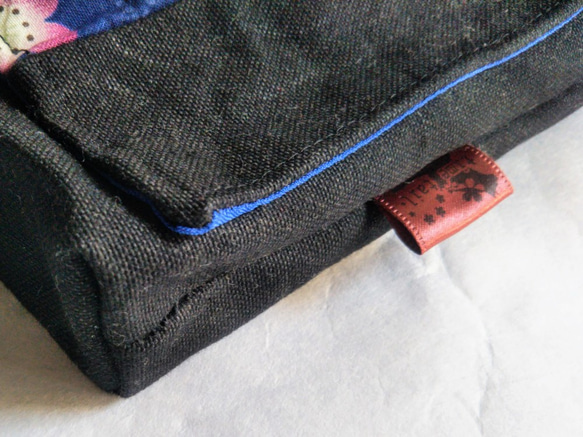 挿し色ポケット帆布ポシェット　花と猫(青) 5枚目の画像