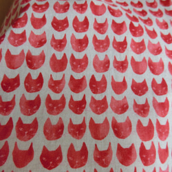 セーラーカラーのブラウス　七分袖　レッド  〜ポップな猫ドット柄、綿ローン生地で上品に〜 5枚目の画像