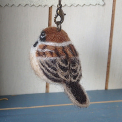 羊毛フェルトの小鳥　ストラップ　スズメ 2枚目の画像