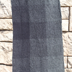 ヤク　チャコールグレー　チェック　手織り　マフラー 5枚目の画像