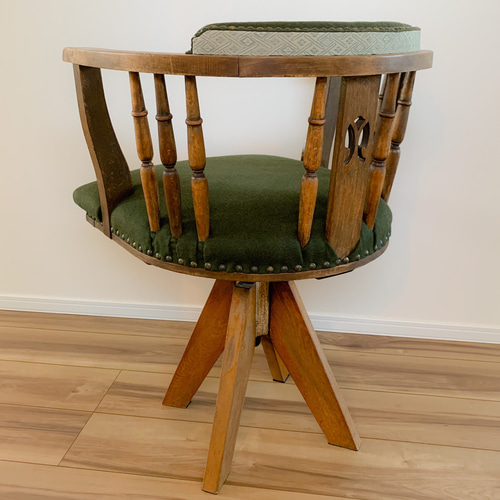 くり棒の可愛い昭和レトロな木製回転椅子 椅子（チェアー）・スツール