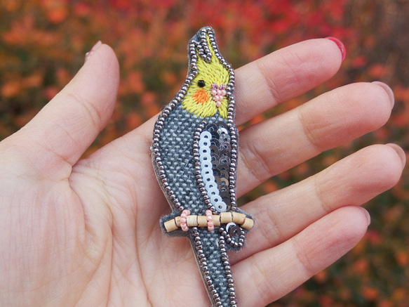 オカメインコ（ノーマル）＊ビーズ刺繍ブローチ＊ツイード 1枚目の画像