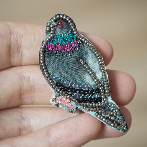 ビーズ刺繍ブローチ♡金魚♡ハンドメイド - メルカリ