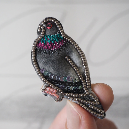 きらきら鳩さん＊ビーズ刺繍ブローチ ブローチ Parrot House