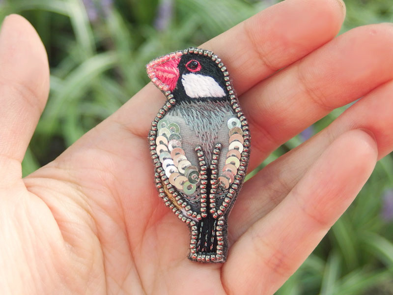 並文鳥＊きらきらビーズ刺繍ブローチ ブローチ Parrot House 通販