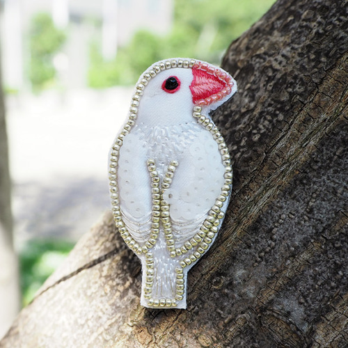 白文鳥B＊きらきらビーズ刺繍ブローチ ブローチ Parrot House 通販